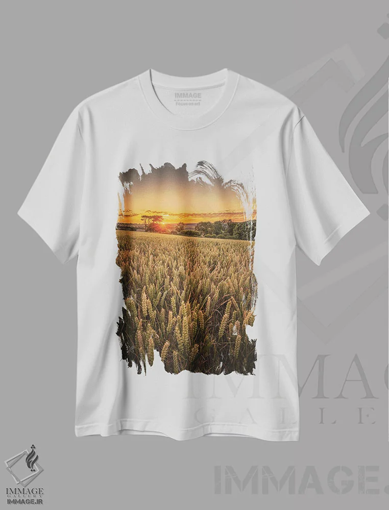 تیشرت سفید طرح دار غروب در مزرعه گندم، عکاسی هنری فاخر اثر چاد پاول | immage.ir