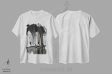 تیشرت سفید طرح دار پرچم های کم رنگ، هنر تزئینی سیاه و سفید اثر شارلوت پی. | فروشگاه ایماژ