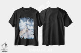تیشرت مشکی طرح دار در میان ابرها، انیمه اثر چریوکی | immage.ir