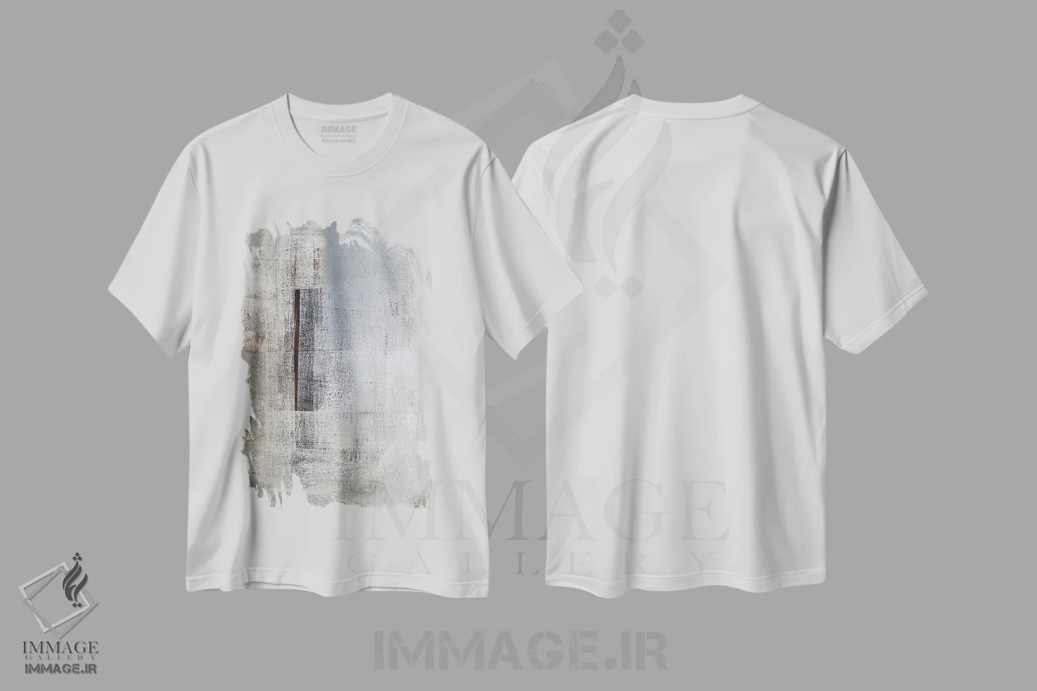 تیشرت سفید طرح دار "کاملاً تنها" اثر کارول لین تایس | فروشگاه ایماژ