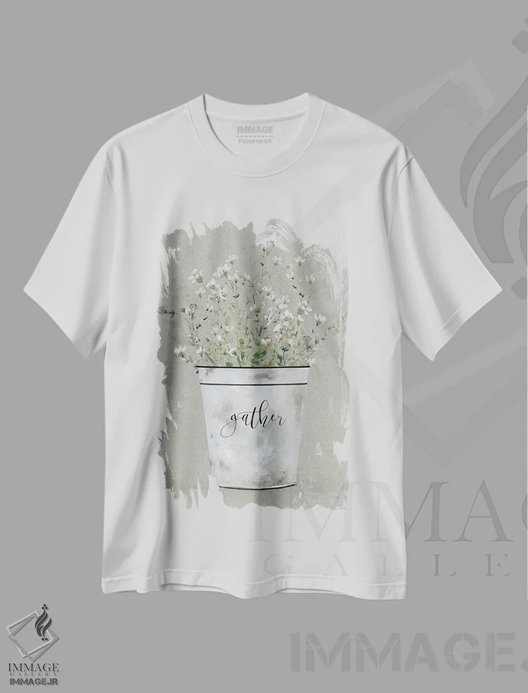 تیشرت سفید طرح دار دسته گل بخشش سطل؛ جمع آوری، دکور روستایی اثر کارول رابینسون | immage.ir