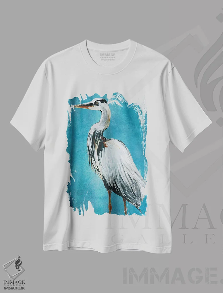 تیشرت سفید طرح دار حواصیل آبی بزرگ II، دکور ساحلی اثر کارول رابینسون | فروشگاه ایماژ