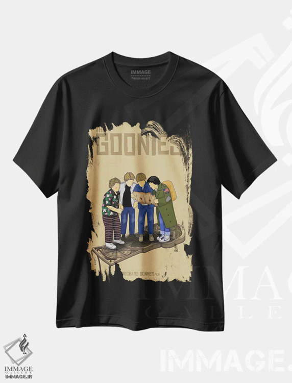 تیشرت مشکی طرح دار گونیز، پوستر مینیمال فیلم های اکشن و ماجراجویی اثر کریس ریچموند | فروشگاه ایماژ