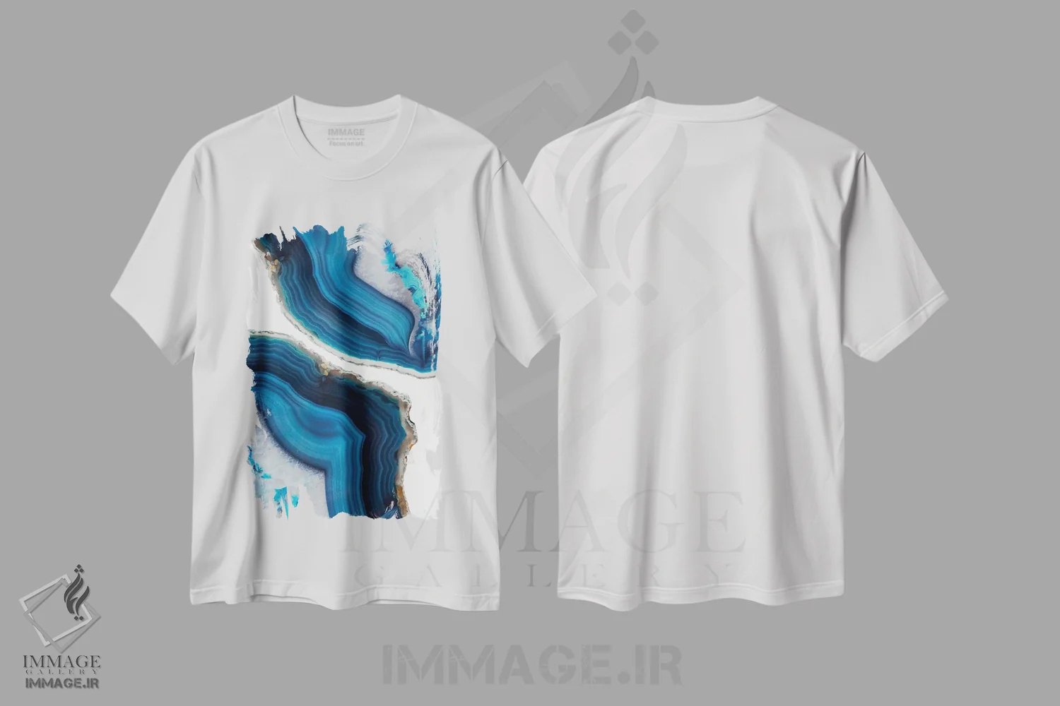 تیشرت سفید طرح دار اگات آبی، آبستره اثر امانوئلا کاراتونی | فروشگاه ایماژ