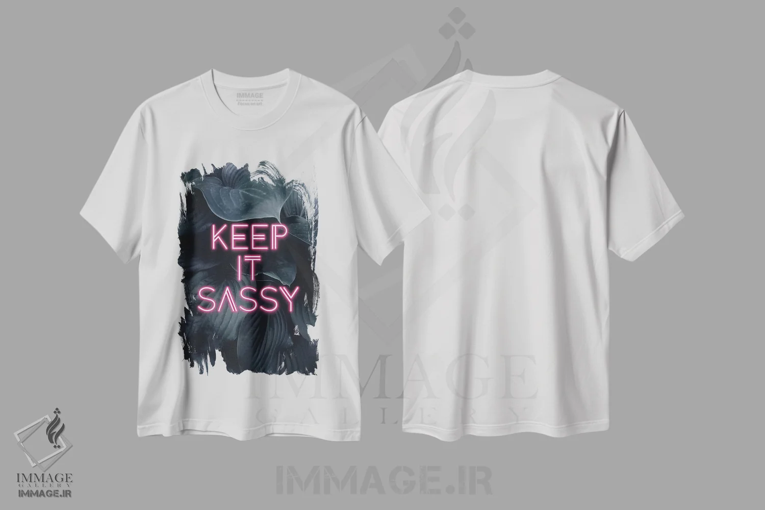تیشرت سفید طرح دار با اعتمادبه نفس بمان، تزئینی اثر امانوئلا کاراتونی | immage.ir
