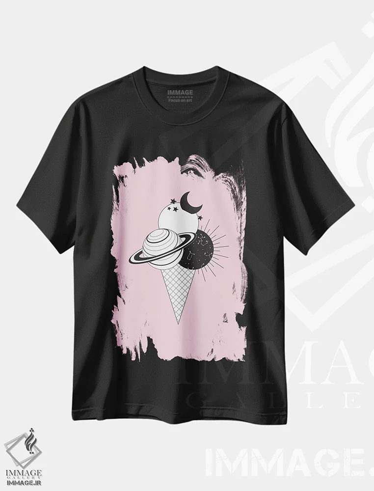 تیشرت مشکی طرح دار بستنی سیاره ای، تزئینی اثر امانوئلا کاراتونی | فروشگاه ایماژ
