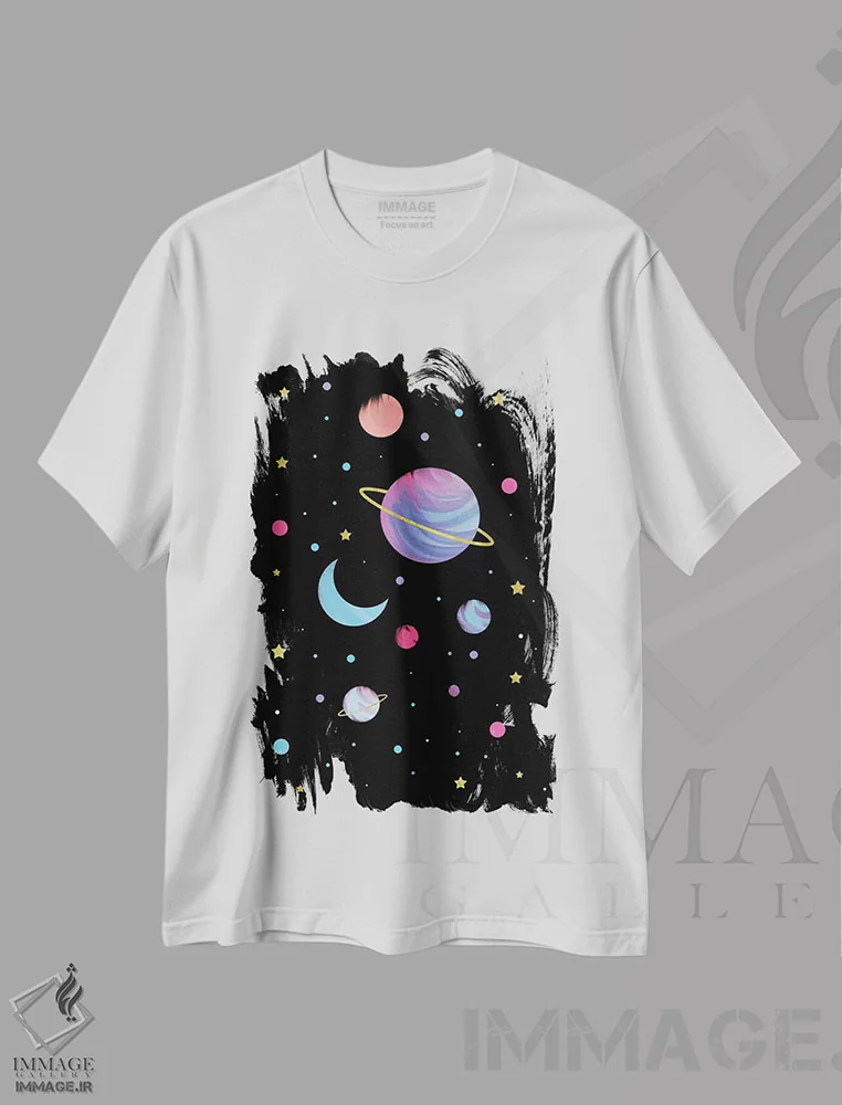 تیشرت سفید طرح دار جهان بزرگ، هنر دیجیتال اثر امانوئلا کاراتونی | immage.ir