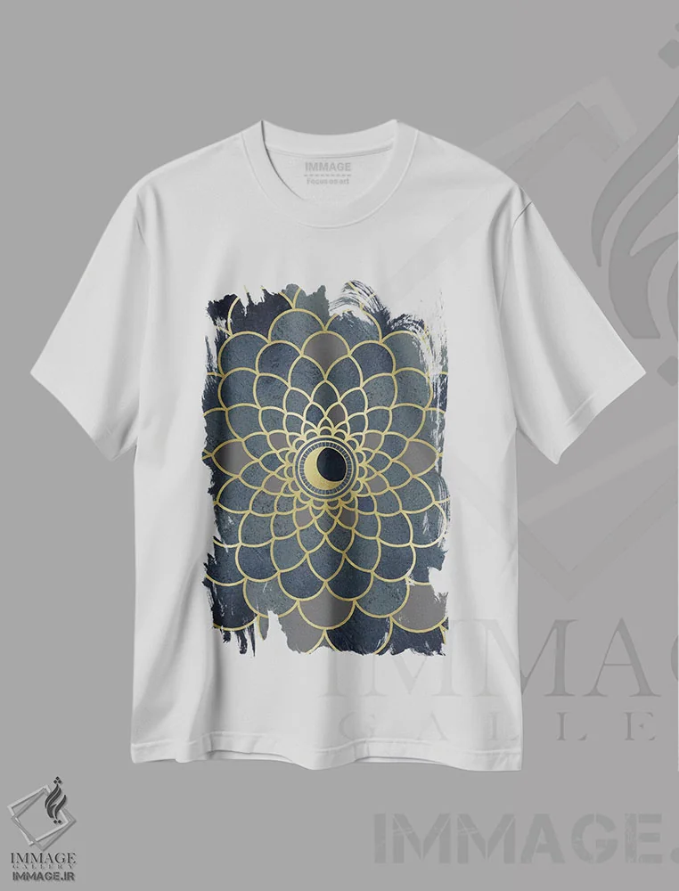 تیشرت سفید طرح دار ماه رازآلود، تزئینی اثر امانوئلا کاراتونی | immage.ir