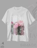 تیشرت سفید طرح دار رز تمام روز، تزئینی اثر امانوئلا کاراتونی | فروشگاه ایماژ