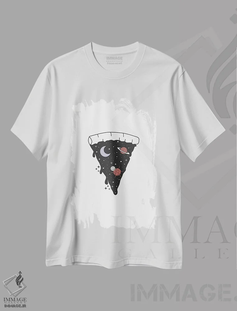 تیشرت سفید طرح دار پیتزای فضایی، تزئینی اثر امانوئلا کاراتونی | immage.ir