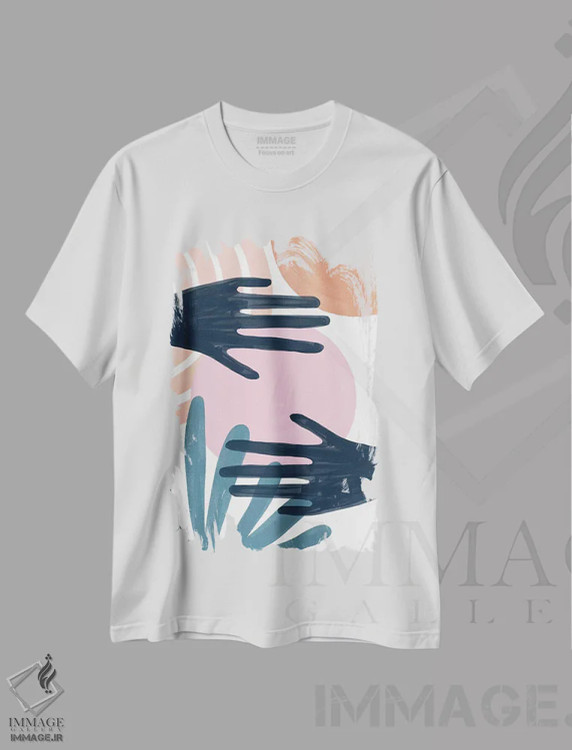 تیشرت سفید طرح دار خورشید را شکار کن، دکور بوهمی اثر امانوئلا کاراتونی | immage.ir