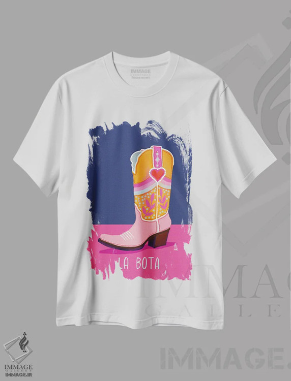 تیشرت سفید طرح دار لا بوتا: چکمه، دکور معاصر اثر امانوئلا کاراتونی | فروشگاه ایماژ
