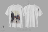 تیشرت سفید طرح دار چشم انداز کوه I، تزئینی اثر امانوئلا کاراتونی | فروشگاه ایماژ