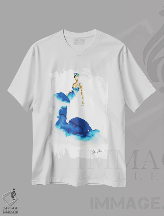تیشرت سفید طرح دار دود آبی، تزئینی اثر کلر تامپسون | immage.ir