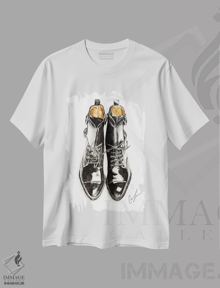 تیشرت سفید طرح دار چکمه های مشکی، تزئینی اثر کلر تامپسون | فروشگاه ایماژ