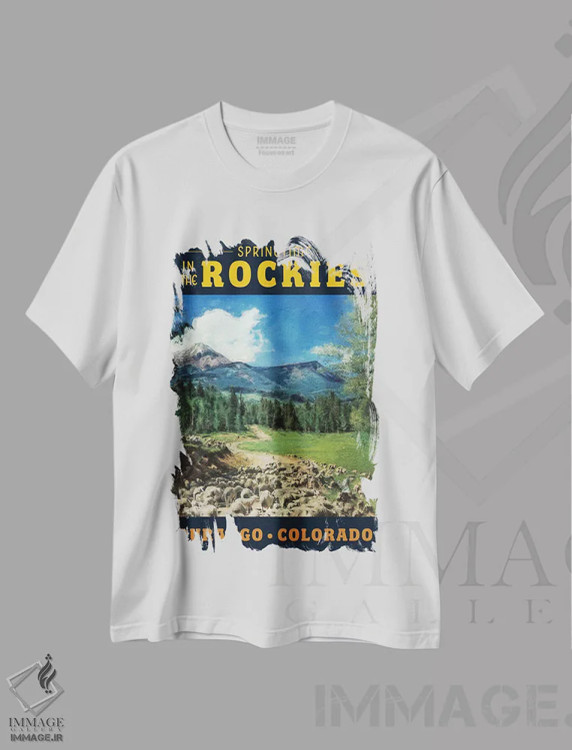 تیشرت سفید طرح دار سفر به رشته کوه راکی، هنر دیجیتال اثر سَتردی ایونینگ پُست | فروشگاه ایماژ