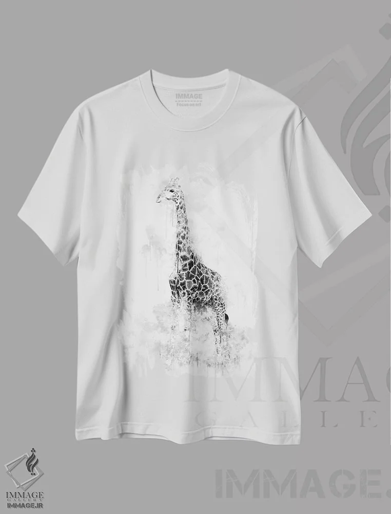تیشرت سفید طرح دار زرافه سیاه و سفید، تزئینی اثر کورنل ولاد | immage.ir
