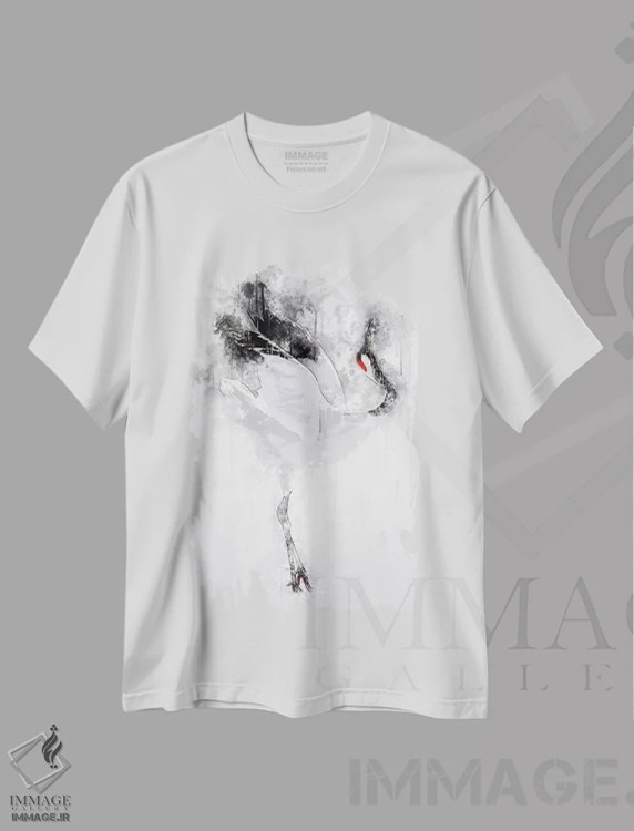 تیشرت سفید طرح دار درنای تاج قرمز ژاپنی، تزئینی اثر کورنل ولاد | immage.ir