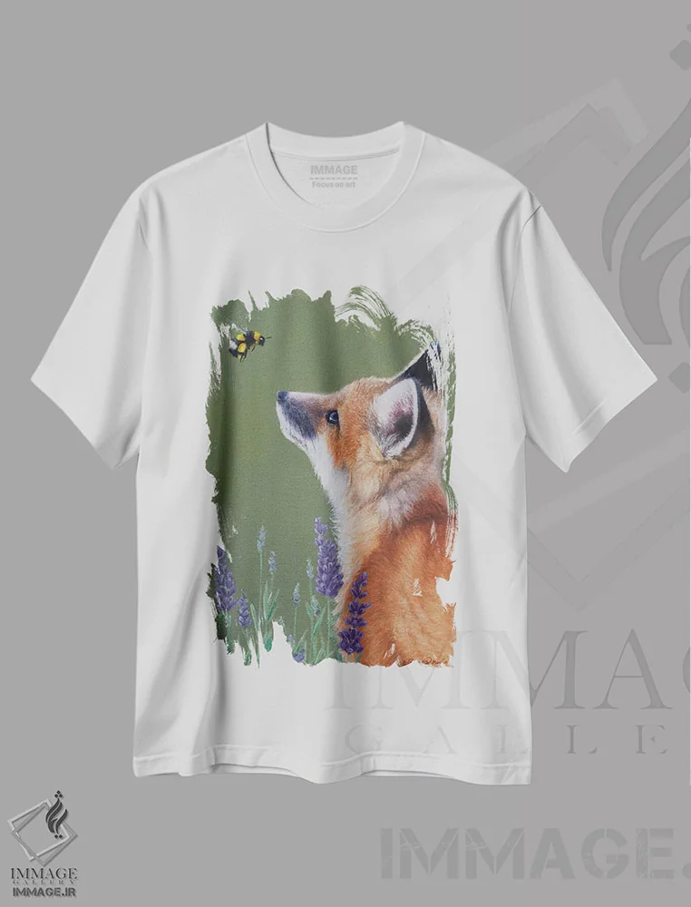 تیشرت سفید طرح دار روباه کوچک و زنبورعسل، هنر فاخر معاصر اثر جیمز کوروین | immage.ir
