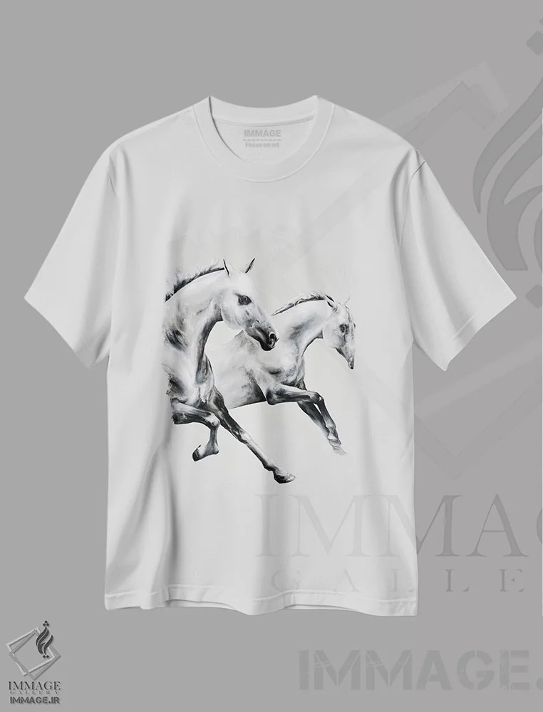 تیشرت سفید طرح دار مسابقه اسب سواری، هنر فاخر معاصر اثر چنس وات | immage.ir