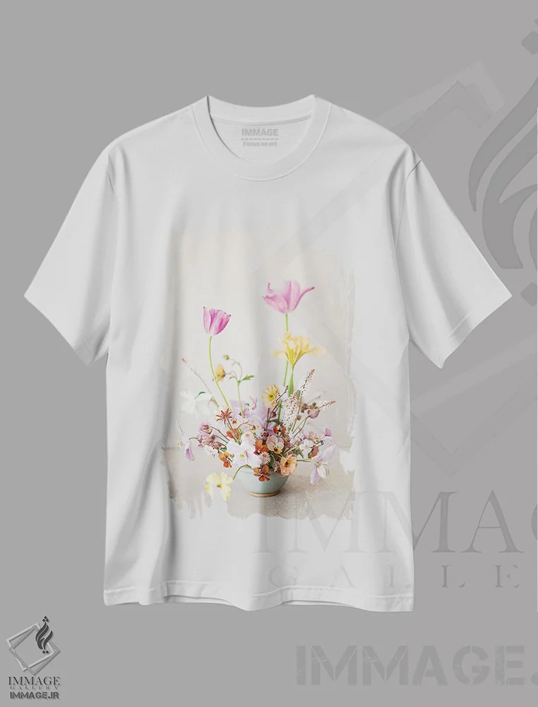تیشرت سفید طرح دار کاسهٔ ماه مه با رنگ بستنی، مدیوم اثر کورنلیا وبر | فروشگاه ایماژ