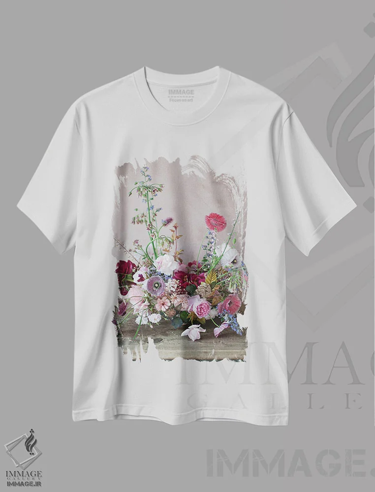 تیشرت سفید طرح دار شقایق ها و گل صدتومانی، مدیوم اثر کورنلیا وبر | فروشگاه ایماژ