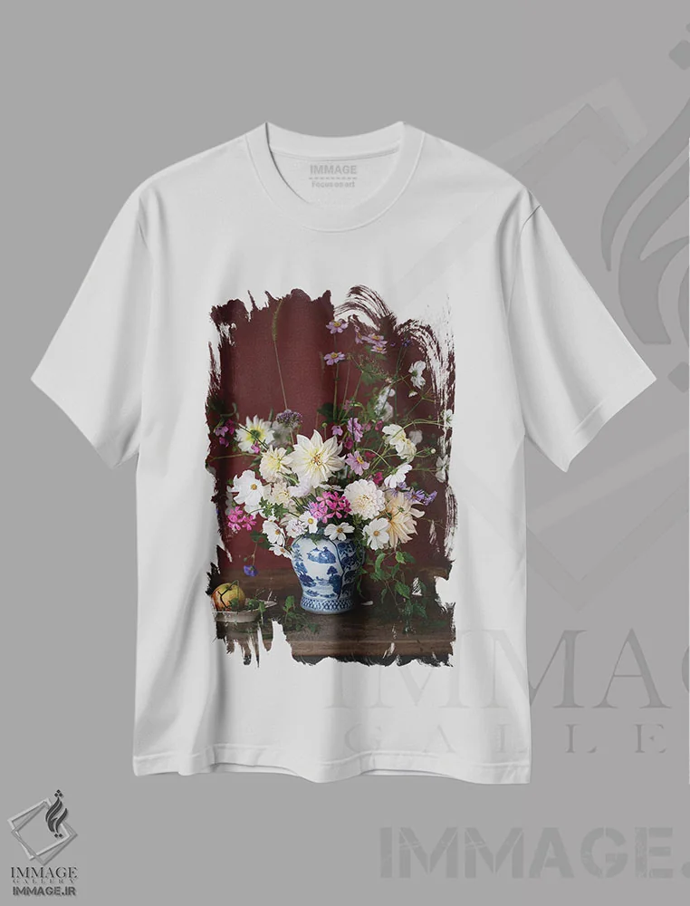 تیشرت سفید طرح دار وفور ماه اکتبر، مدیوم اثر کورنلیا وبر | immage.ir