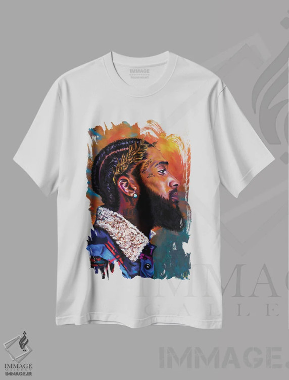 تیشرت سفید طرح دار نیپسی هاسل، هنر آمریکایی آفریقایی تبار اثر کریکس توور ادوین | immage.ir
