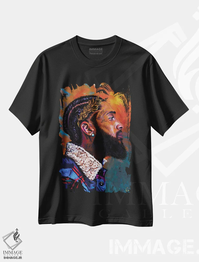 تیشرت مشکی طرح دار نیپسی هاسل، هنر آمریکایی آفریقایی تبار اثر کریکس توور ادوین | فروشگاه ایماژ
