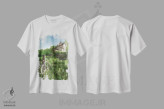تیشرت سفید طرح دار خانه روی تپه، هنر فاخر معاصر اثر سینتیا دکر | فروشگاه ایماژ