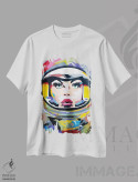 تیشرت سفید طرح دار دختر فضایی، هنر فاخر اثر داز | immage.ir