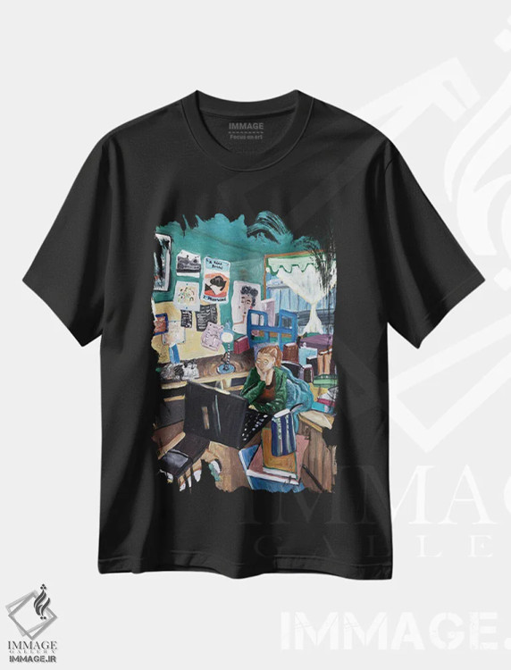 تیشرت مشکی طرح دار کلبهٔ نویسنده، دکور معاصر اثر دبورا ایو آلاسترا | فروشگاه ایماژ