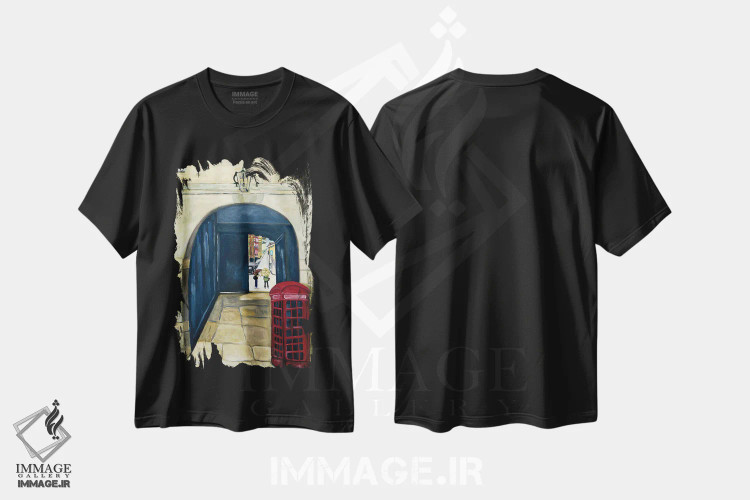 تیشرت مشکی طرح دار کابین تلفن قرمز، هنر فاخر معاصر اثر دبورا ایو آلاسترا | immage.ir
