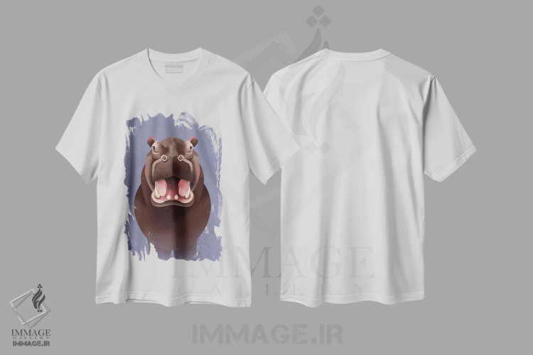 تیشرت سفید طرح دار اسب آبی، تزئینی اثر دیتِر براون | immage.ir
