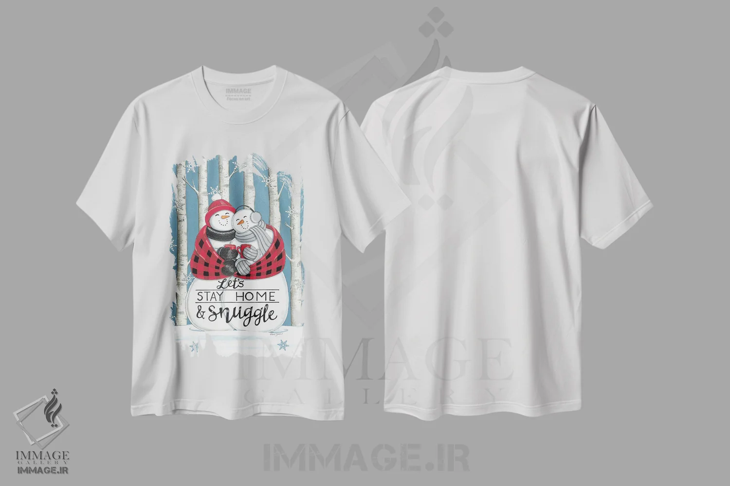 تیشرت سفید طرح دار بیا در خانه بمانیم و کنار هم باشیم، تابلو و عبار ت های کریسمسی اثر دب استرین | فروشگاه ایماژ