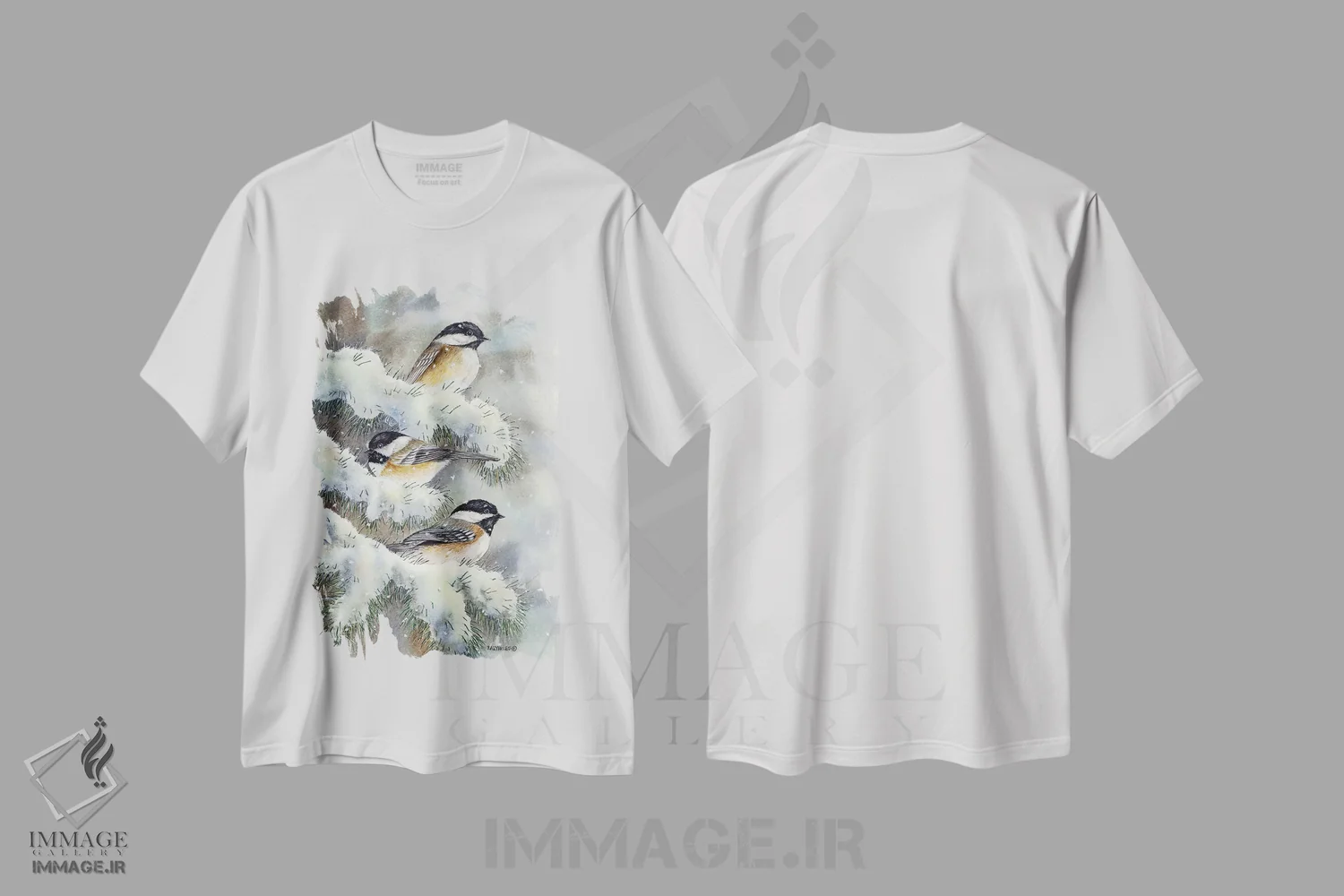 تیشرت سفید طرح دار جواهرات زمستانی، دکور کلبه و لژ اثر دیو بارتولت | immage.ir