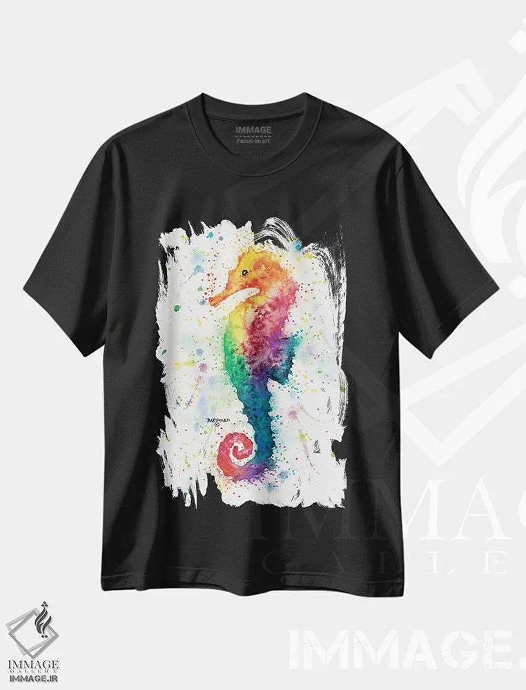 تیشرت مشکی طرح دار اسب دریایی، دکور ساحلی اثر دیو بارتولت | فروشگاه ایماژ