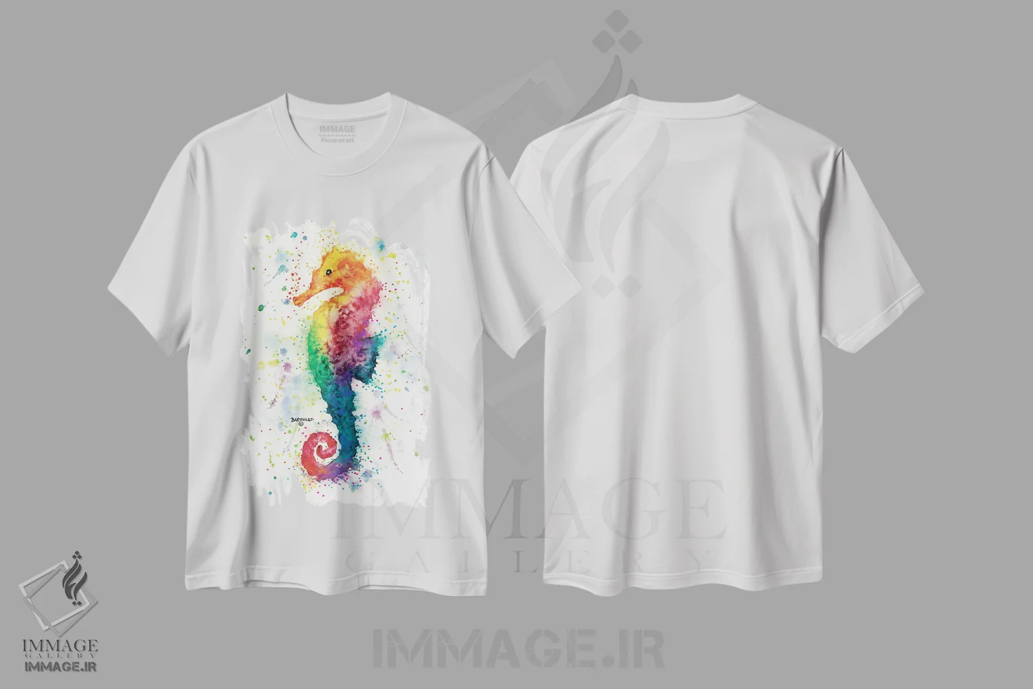 تیشرت سفید طرح دار اسب دریایی، دکور ساحلی اثر دیو بارتولت | immage.ir