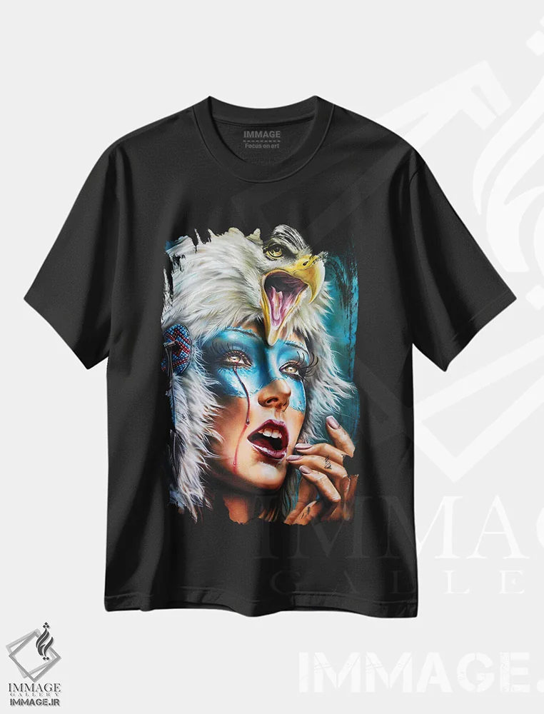 تیشرت مشکی طرح دار کلاه پوست روح عقاب، هنر فاخر معاصر اثر درک تورکوت | فروشگاه ایماژ