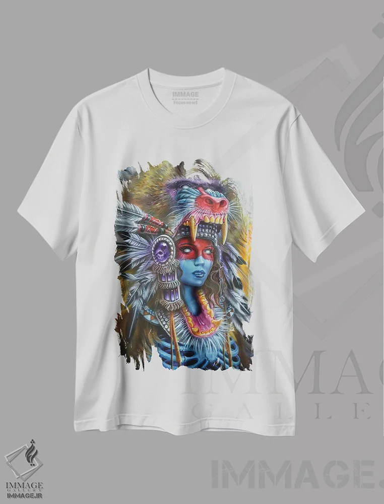 تیشرت سفید طرح دار زن شکارچی بابون، هنر فاخر معاصر اثر درک تورکوت | immage.ir