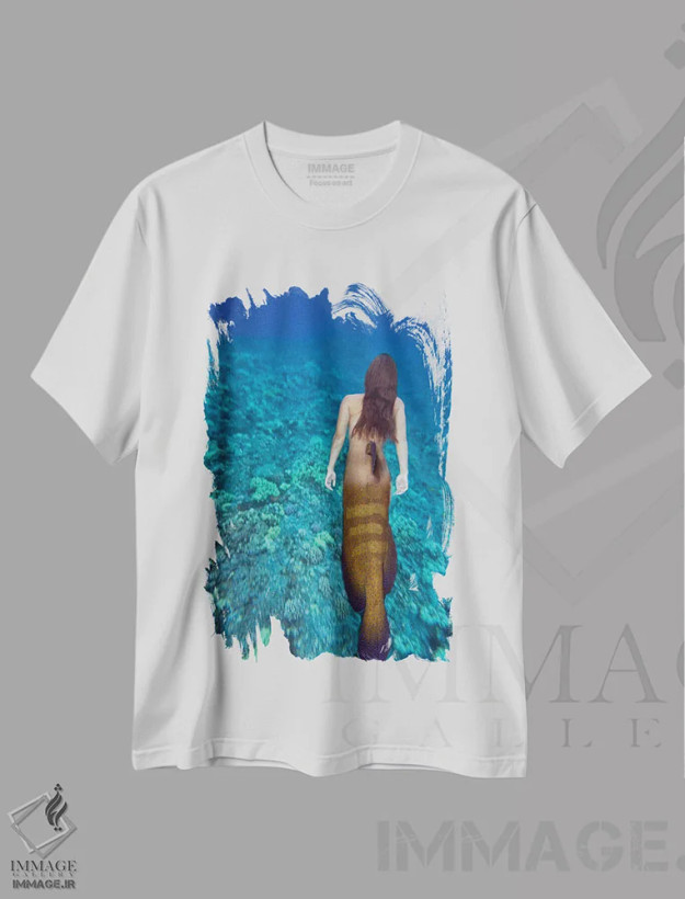 تیشرت سفید طرح دار تصویر ترکیبی دیجیتالی: پری دریایی و ماموت پشمالو، مدیوم اثر دیوید فلیتهام | فروشگاه ایماژ
