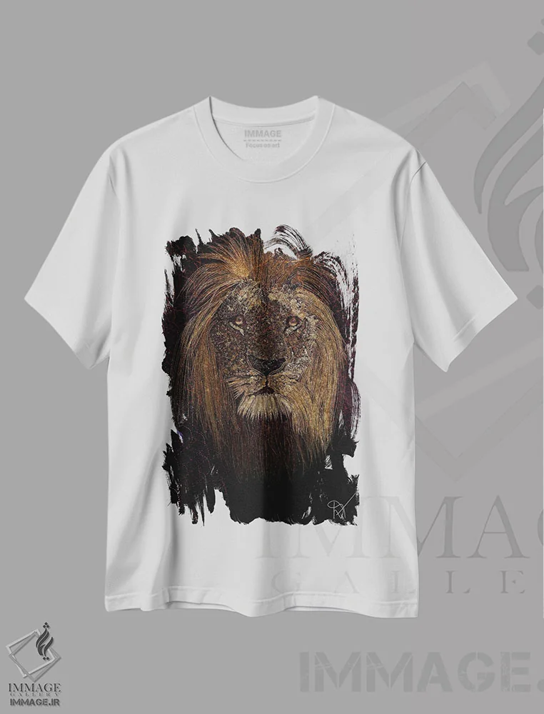 تیشرت سفید طرح دار شیر طلایی، هنر دیجیتال اثر دارلا فرارا | immage.ir