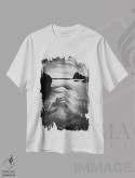 تیشرت سفید طرح دار خلیج تاریک، عکاسی سیاه و سفید اثر دوریت فوگ | immage.ir