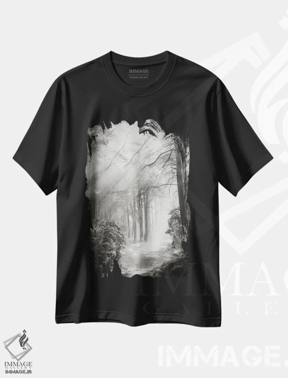 تیشرت مشکی طرح دار جنگل افسانه ای، عکاسی سیاه و سفید اثر دوریت فوگ | فروشگاه ایماژ