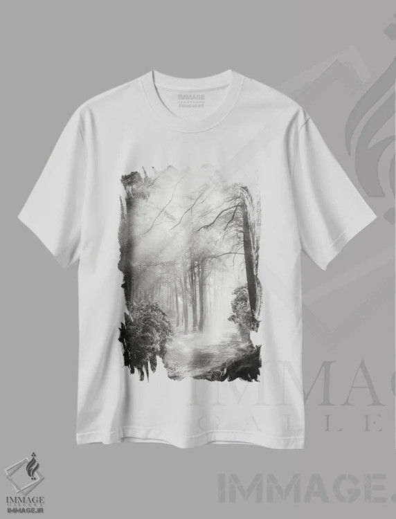 تیشرت سفید طرح دار جنگل افسانه ای، عکاسی سیاه و سفید اثر دوریت فوگ | immage.ir