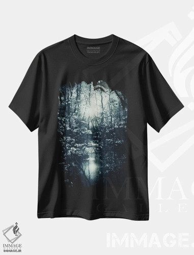تیشرت مشکی طرح دار دریاچه و درختان عاشقانه در بهار، عکاسی سیاه و سفید اثر دوریت فوگ | فروشگاه ایماژ
