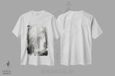 تیشرت سفید طرح دار جنگل افسانه ای، عکاسی سیاه و سفید اثر دوریت فوگ | immage.ir