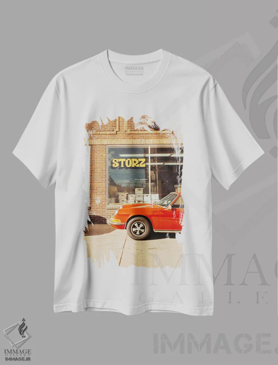 تیشرت سفید طرح دار پورشه وینتیج قرمز، مدیوم اثر دنیل گارسیا | immage.ir
