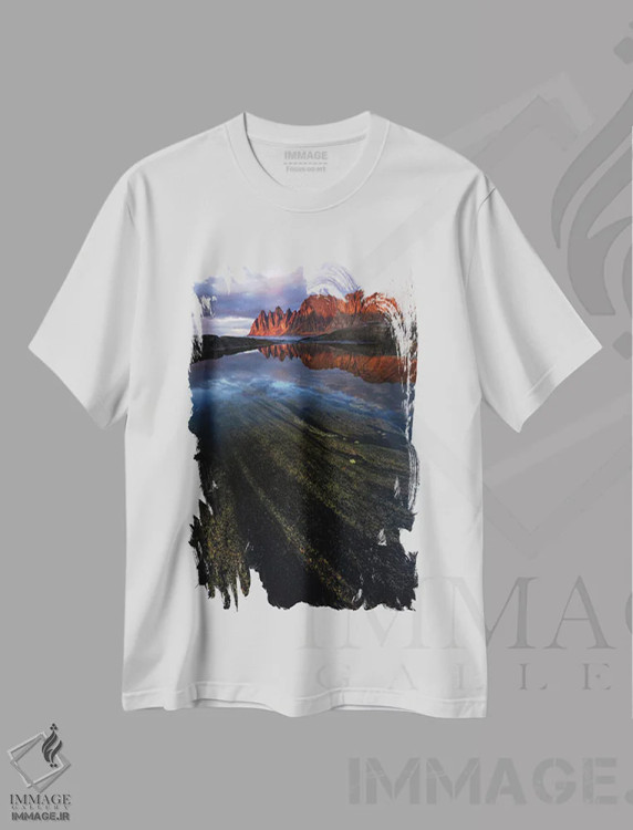 تیشرت سفید طرح دار غروب سرخ در ساحل سنیا، مدیوم اثر دنیل گاستاگر | فروشگاه ایماژ