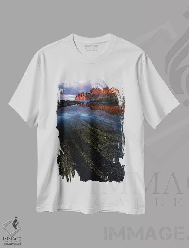 تیشرت سفید طرح دار غروب سرخ در ساحل سنیا، مدیوم اثر دنیل گاستاگر | فروشگاه ایماژ